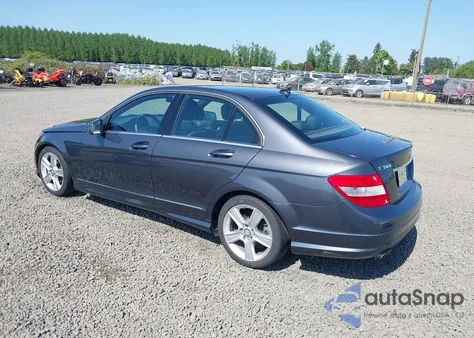 2010 Mercedes-Benz C 300 Luxury 4Matic/Sport 4Matic z USA, uszkodzony, nr VIN WDDGF8BB4AR107842